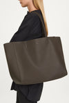Totebag shopper bag stylein yackt dark mud model image
