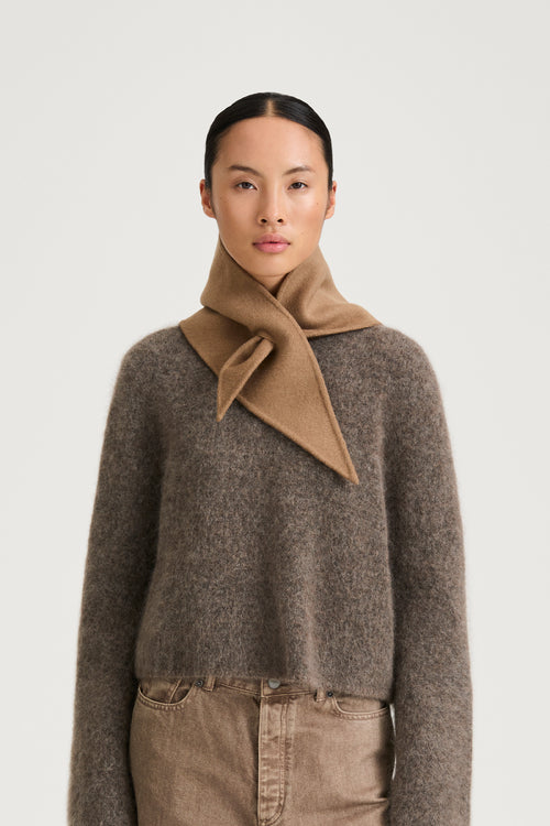 triangle wool scarf beige stylein trinity front