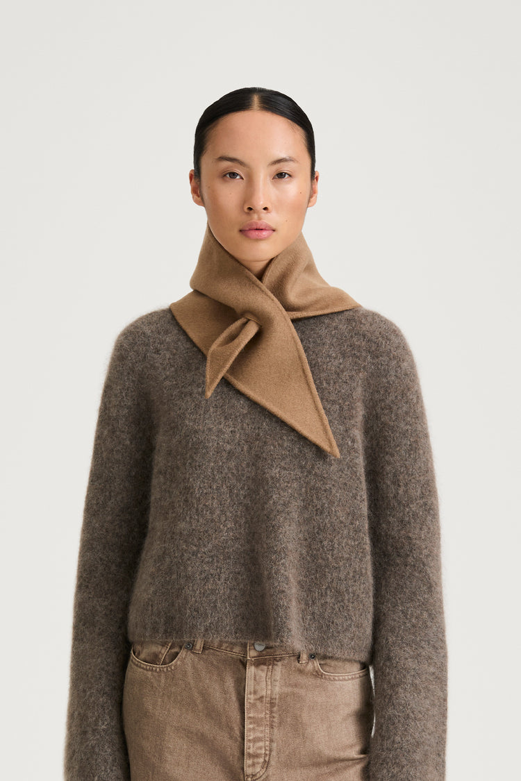 triangle wool scarf beige stylein trinity front
