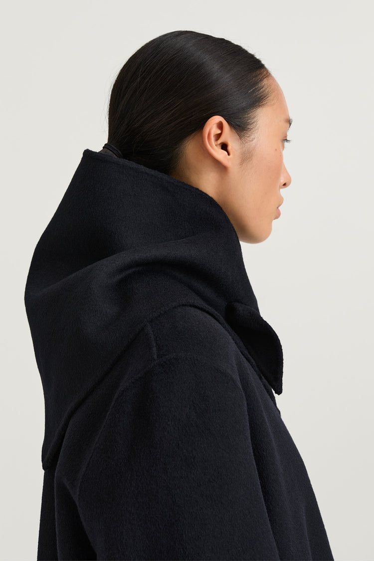 triangle wool scarf navy stylein trinity detail