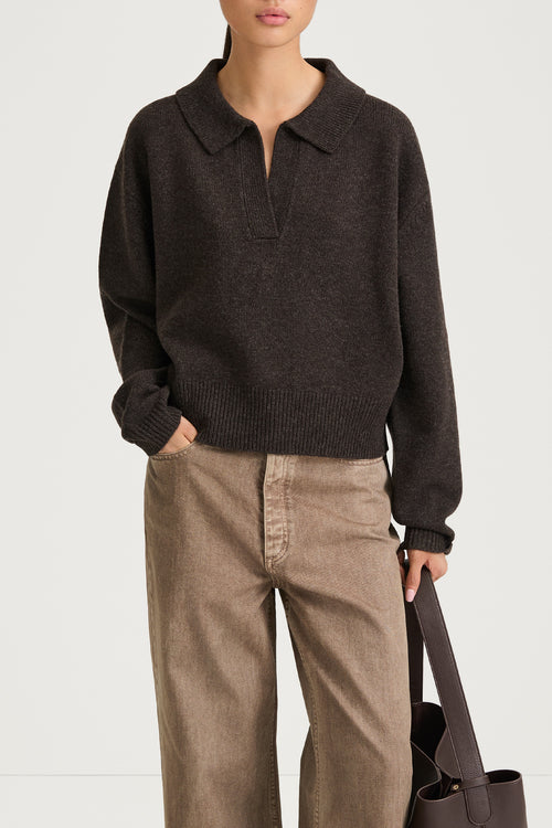 v-neck brown knitted sweater stylein harmony coffee close up