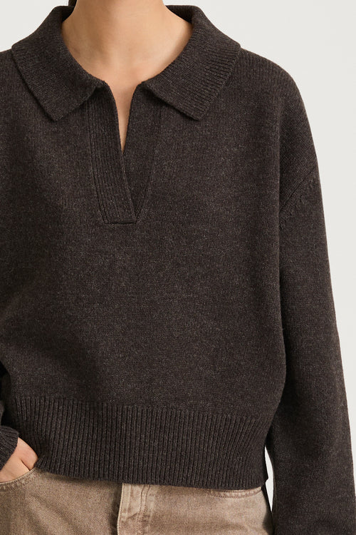 v-neck brown knitted sweater stylein harmony coffee detail