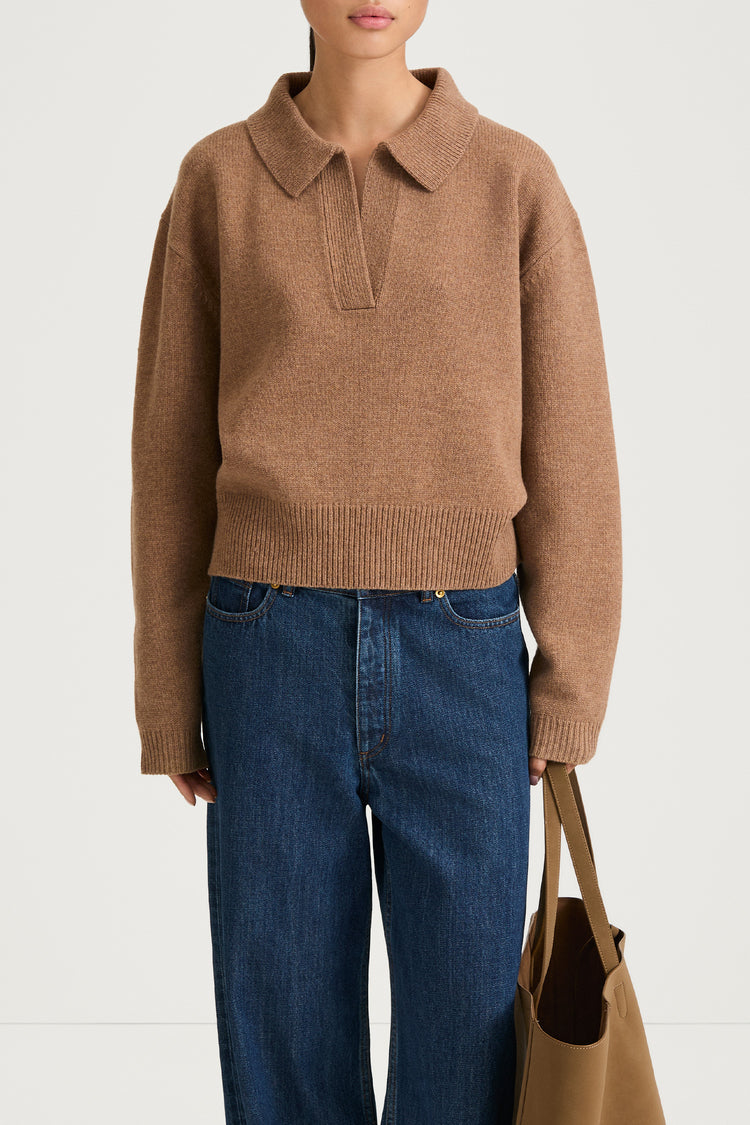 v-neck knitted sweater beige praline stylein harmony close up