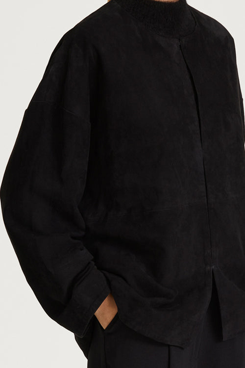 black suede jacket stylein vana detail