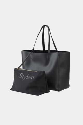 Yacht bag black structured stylein packshot with pouch