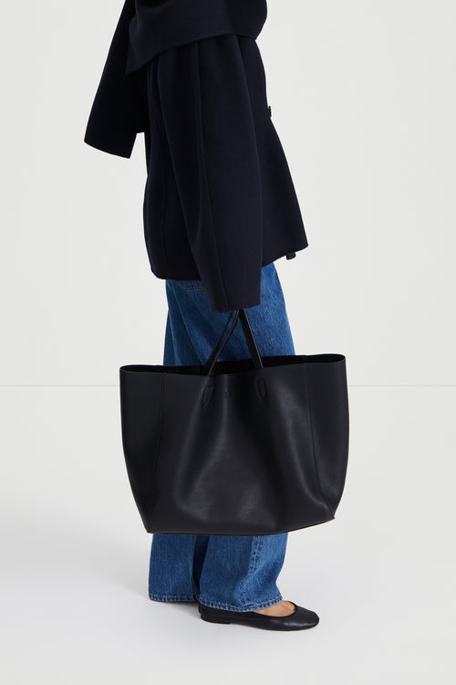 EVERYDAY SHOPPER -YACHT BAG BLACK STRUCTURED