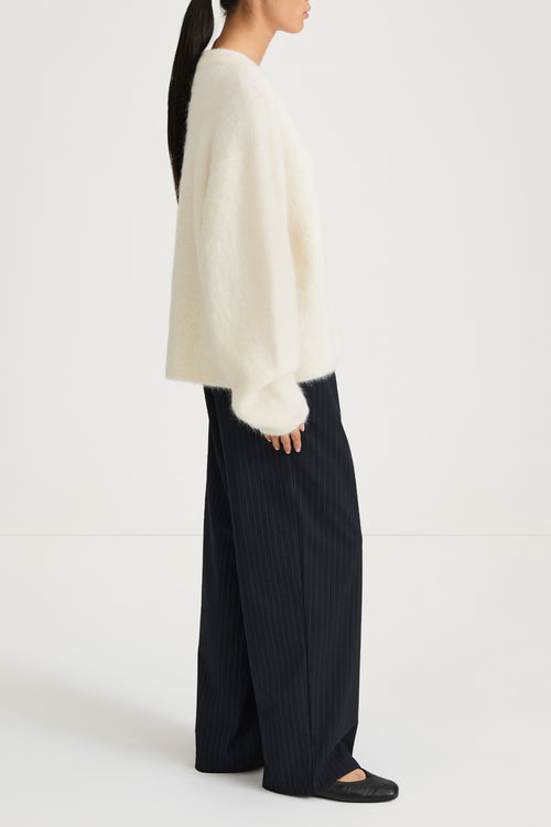 white alpacka knitted sweater stylein lorena side