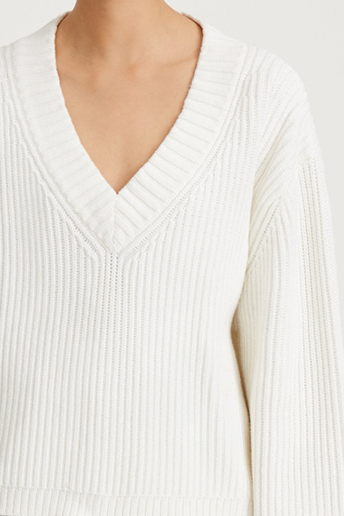 Amina sweater v neck cotton long sleeve white stylein detail image 