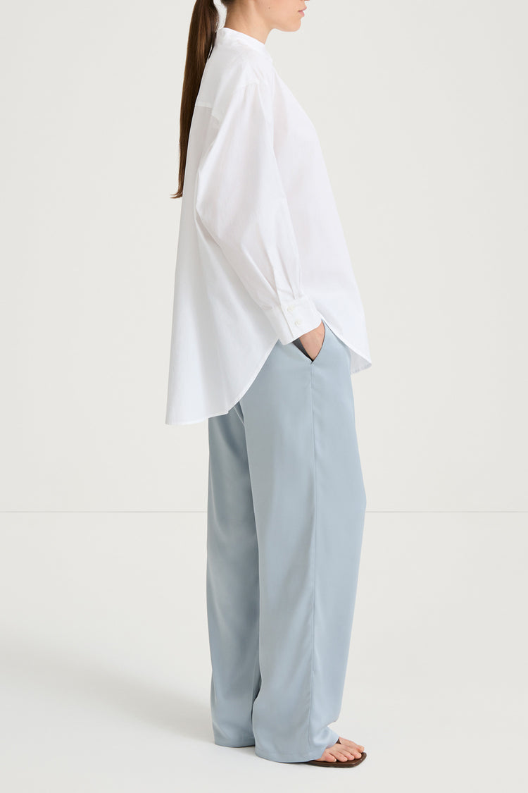 White high collar shirt stylein jazlyn side model image