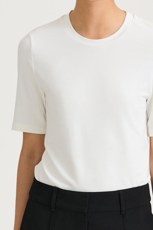 white jersey tshirt stylein chambers detail