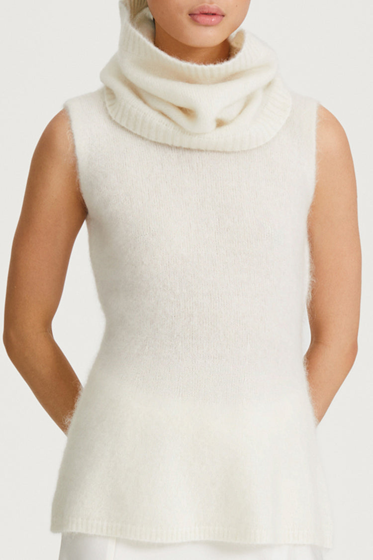 mohair tube scarf white stylein niko model image