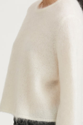 white knitted sweater stylein nima detail