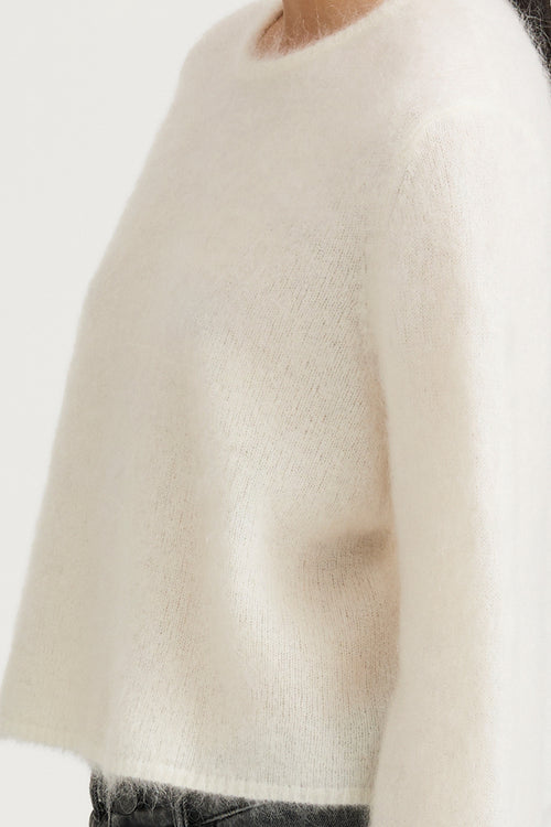 white knitted sweater stylein nima detail