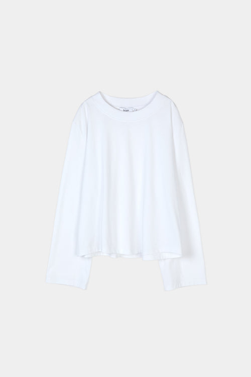 white longsleeve womenswear stylein joyce model image