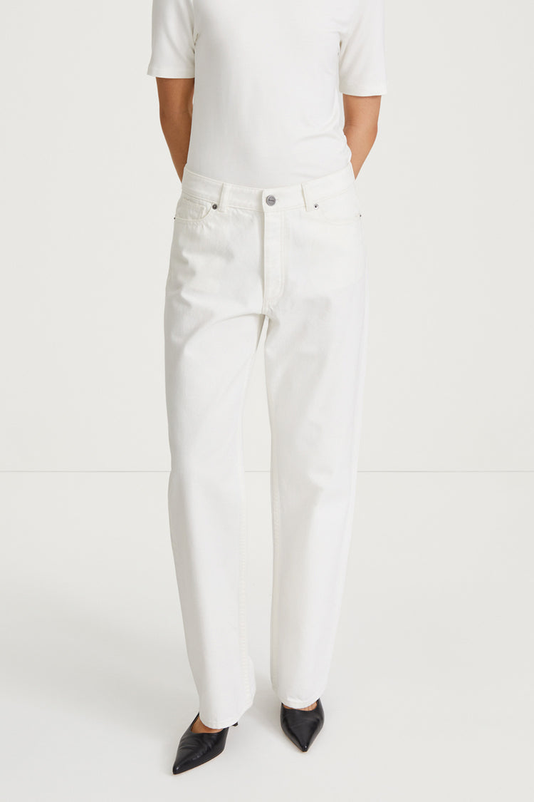 Kim denim loose fit mid waist voluminous overzised white stylein front image