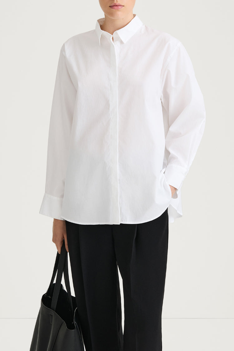 white oversized cotton shirt stylein janis close up