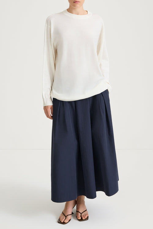 White sweater crew neck stylein hera front model image