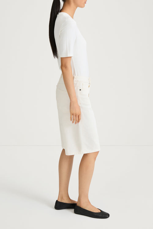 Wide leg high-waist denim jeans shorts stylein kayne ecru white model image front