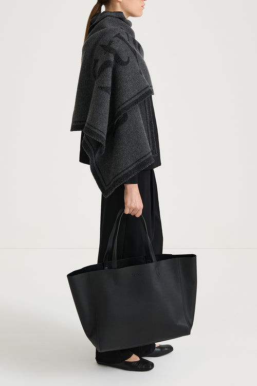 wide logo wool scarf grey stylein thalia side