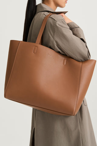 Yacht tote bag tan stylein model image 