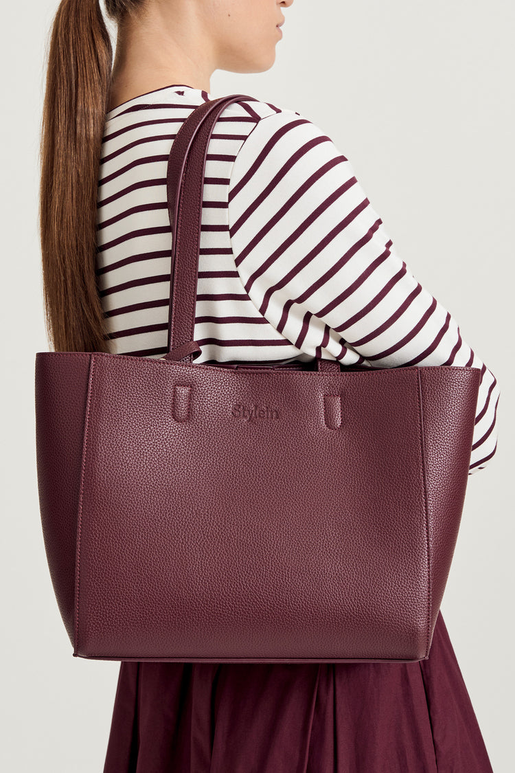 Yacht Mini bag Burgundy stylein model image