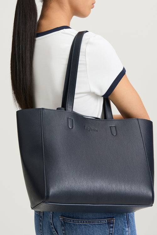 yacht mini shoulder bag navy midnight stylein model image