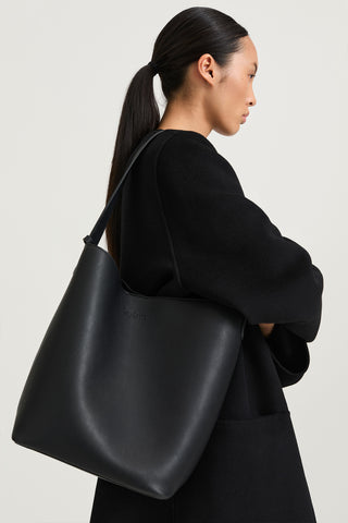 younes bucket bag black faux leather stylein model image