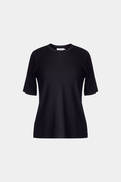 Chambers is our best seller basic jersey top with a classic rounded neckline and narrow sleeves, made from a beautiful soft viscose jersey quality.