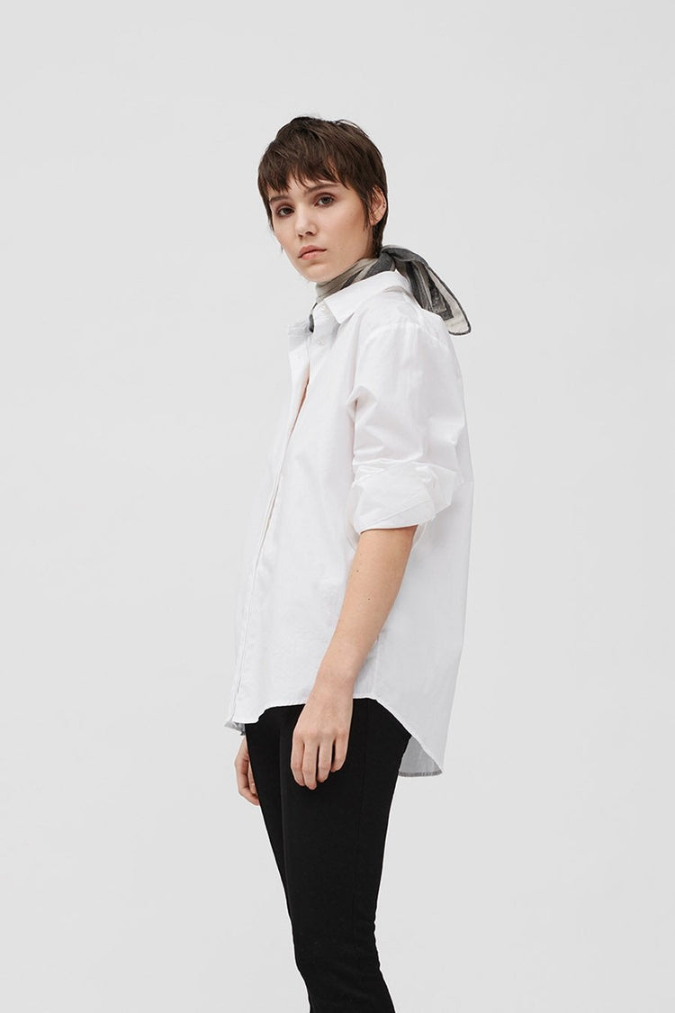 Jackie shirt is made from our softest organic cotton quality and has a modern boxy silhouette which is balanced with a classic shirt collar and cuffs.