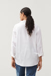 Jackie shirt is made from our softest organic cotton quality and has a modern boxy silhouette which is balanced with a classic shirt collar and cuffs.