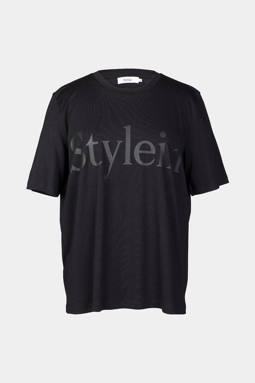 Jana is our signature t-shirt with the Stylein logo centered on the chest.