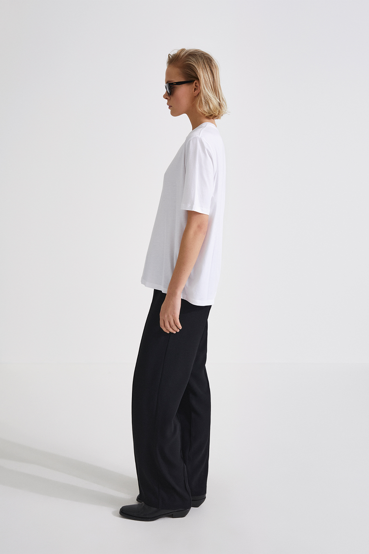 Jana t-shirt plain fitted silhouette round neckline cotton mix white stylein side image