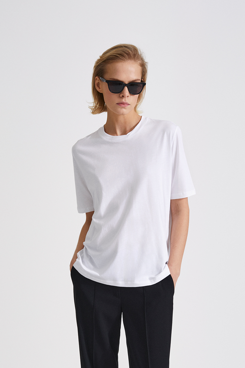 Jana t-shirt plain fitted silhouette round neckline cotton mix white stylein front image