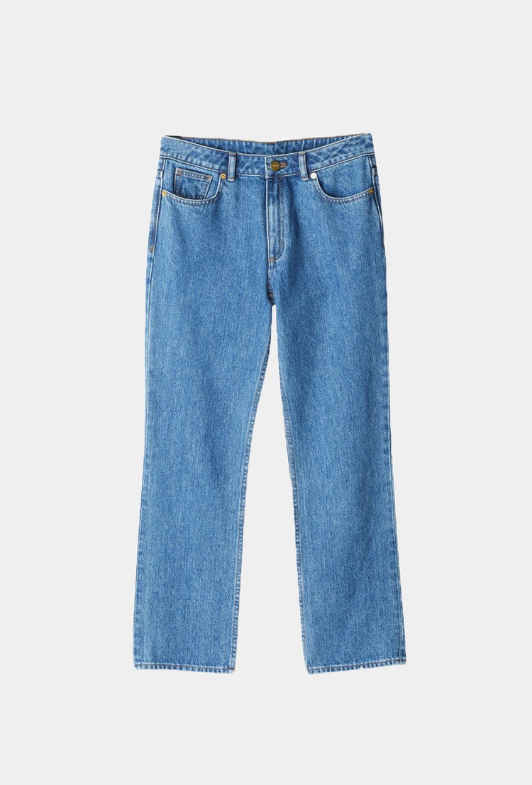 Kasey is a pair of classic straight fitted denim jeans with cropped length and mid-waist made in a more sustainable BCI cotton.