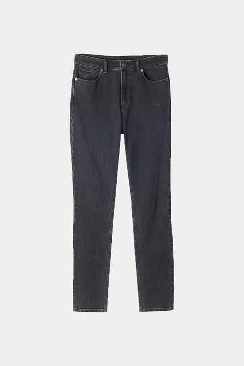 Katie is a pair of high waisted denim jeans with a slim fit and full length legs. They are true to size and made from a sustainable BCI cotton.