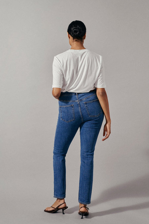 Katie is a pair of high waisted denim jeans with a slim fit and full length legs. They are true to size and made from a sustainable BCI cotton.
