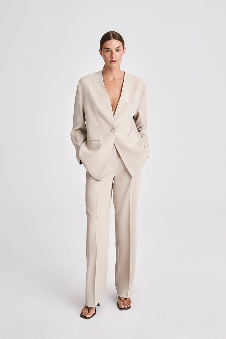 Bastian blazer thin shoulder pads wide silhouette crepe full length cream stylein front image