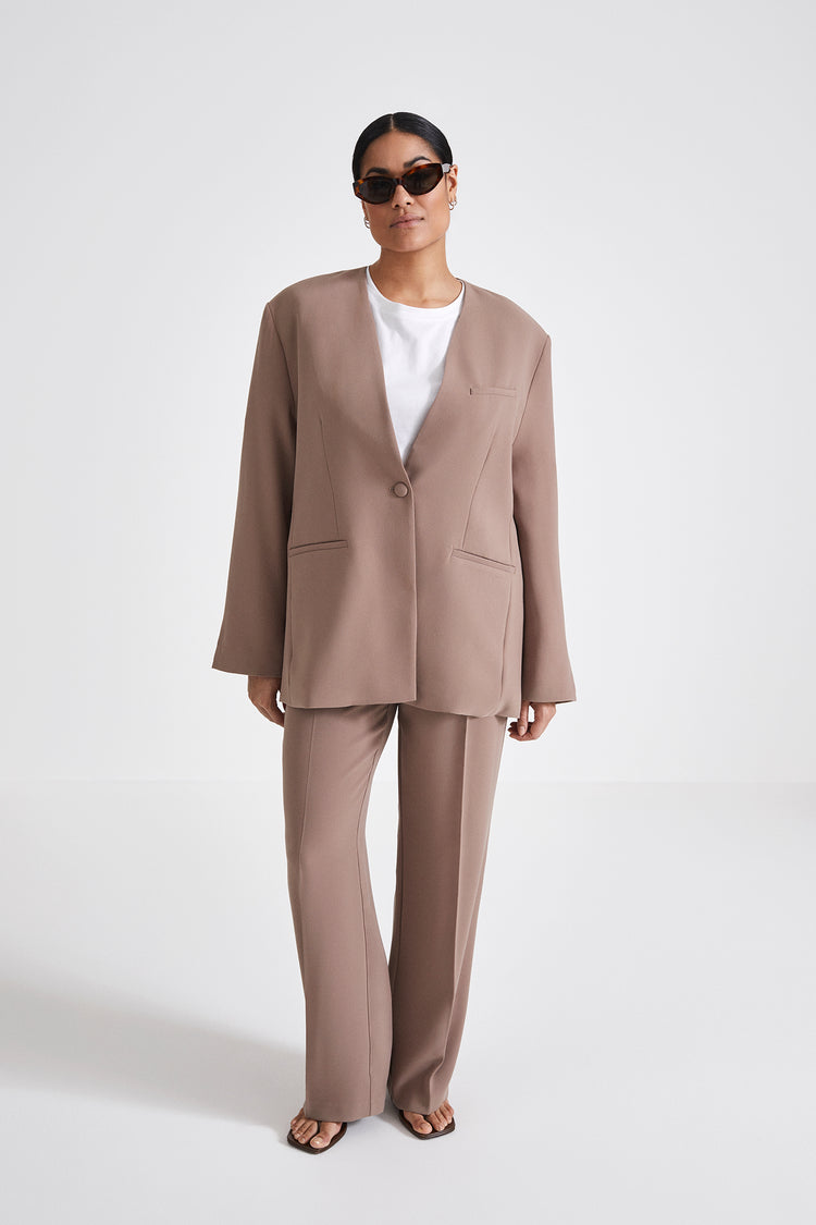 Bastian blazer thin shoulder pads wide silhouette full length nougat stylein front image