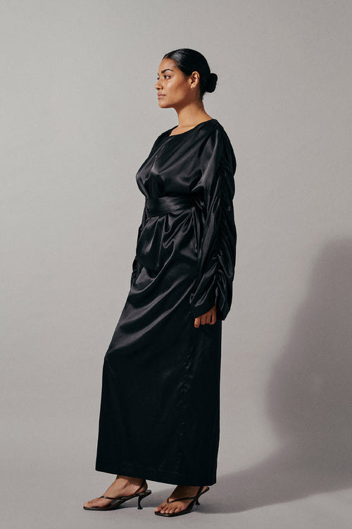 Maia dress maxi wide full length sleeves gathering detail shoulder seams rounded neckline belt waist black stylein side image