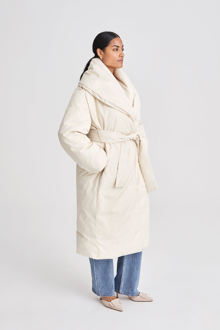 Habo coat padded calf length one piece shawl collar voluminous belted cream stylein side image