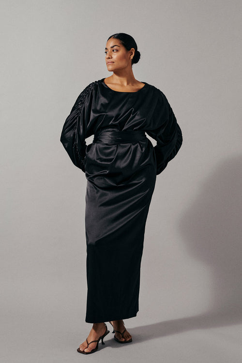 Maia dress maxi wide full length sleeves gathering detail shoulder seams rounded neckline belt waist black stylein front image