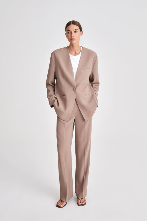 Bastian blazer thin shoulder pads wide silhouette full length nougat stylein front image