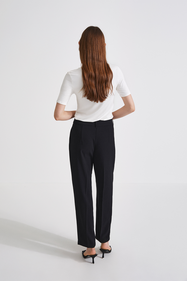 Berga trousers cropped slightly wide voluminous round shape black stylein back image