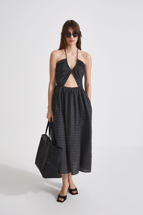 Janika dress cut out front midi seersucker gathered skirt smock detail back black stylein front image