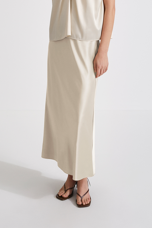 Magda skirt maxi bias cut shiny cream stylein front close image