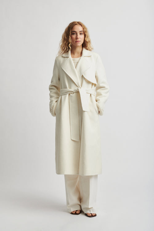TOLA COAT - WHITE WITH STITCHES