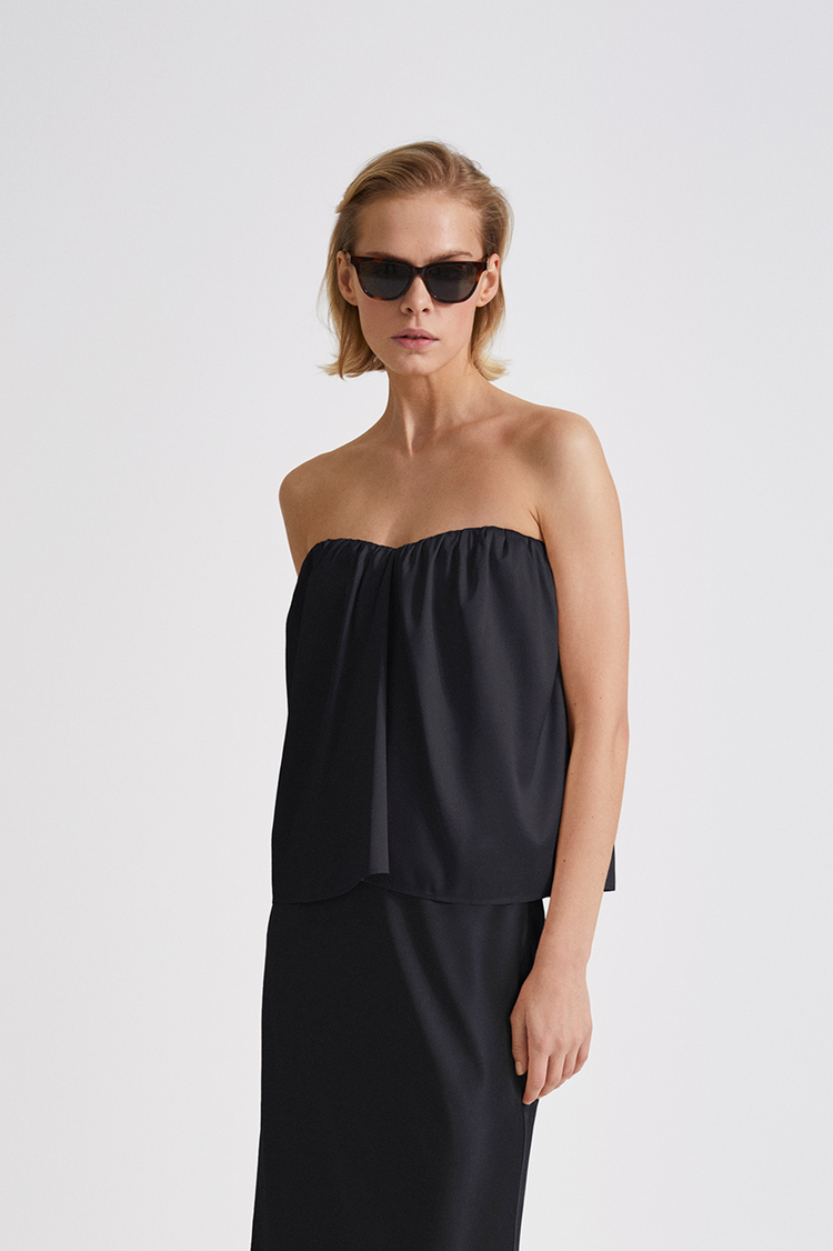 Midas top short bandeau heart shaped bust gathering details shiny black stylein  close front image