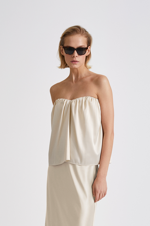 Midas top short bandeau heart shaped bust gathering details shiny cream stylein front close image