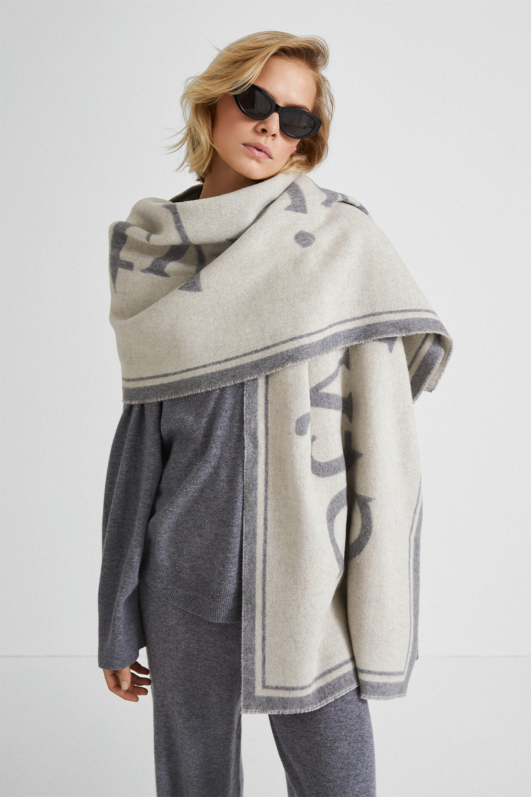 THALIA SCARF GREY CREAM Stylein